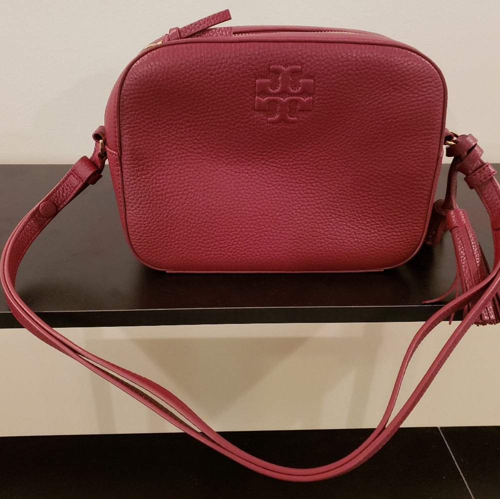 Tory Burch Crossbody, adjustable strap, Burgundy